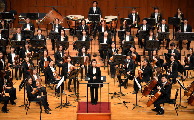 The Herald Philharmonic Orchestra performs on Wednesday night at Seoul Arts Center in Seoul. (Lee Sang-sub/The Korea Herald)