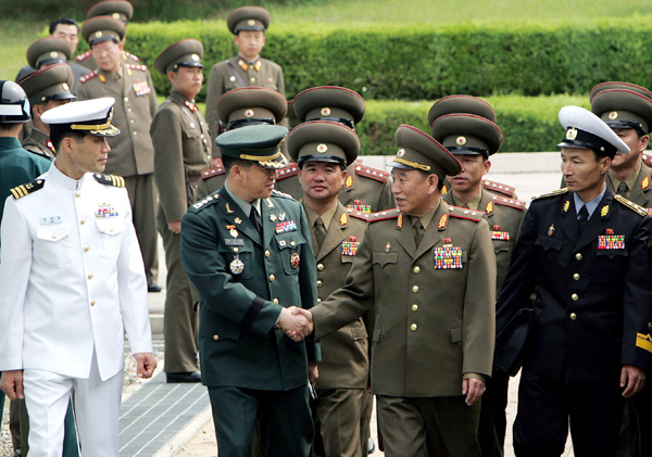 The file photo shows a meeting of generals between the two Koreas at the truce village of Panmunjeom in 2007. (Yonhap)