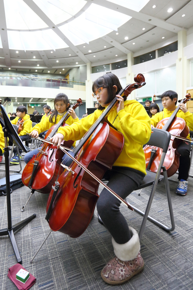 A member of an Orchestra of Dream, inspired by Venezuela’s youth orchestra movement “El-Sistema.” (Korea Arts & Culture Education Service)