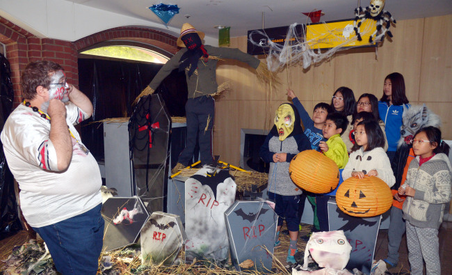 Students in costumes at Seoul English Village celebrate Halloween, a yearly celebration observed in a number of countries in Seoul on Friday. (Kim Myung-sub/The Korea Herald)