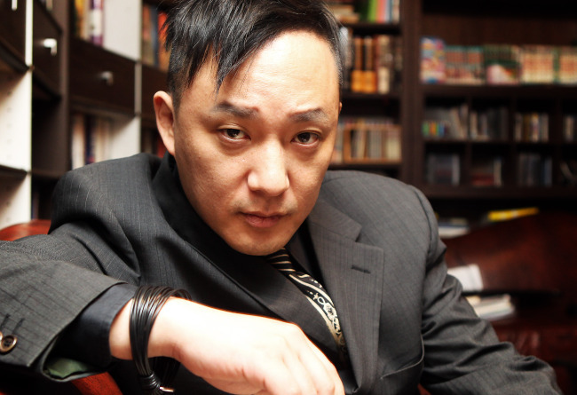 Rocker Shin Hae-chul died on Oct. 27. from cardiac arrest at age 46. (Yonhap)