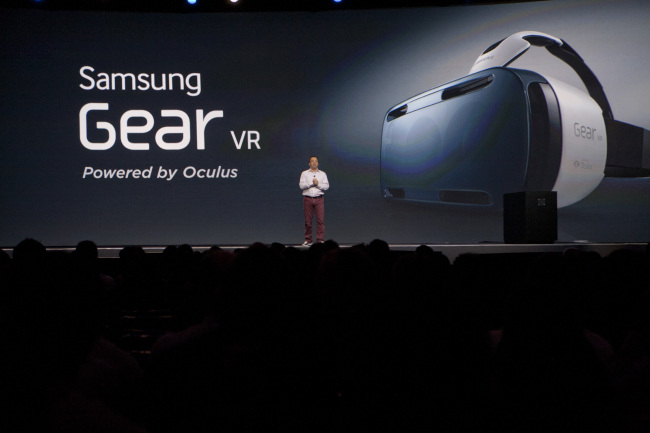 Nick DiCarlo, vice president of Samsung Telecommunications America’s portfolio planning and product marketing, introduces the Samsung Gear VR at the company’s developer conference held last week in San Francisco. Samsung Electronics