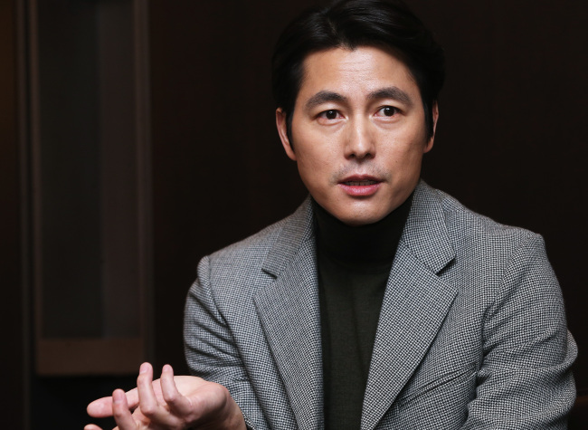 Actor Jung Woo-sung speaks during an interview ahead of a year-end reception hosted by UNHCR Korea in Seoul on Friday. (Yonhap)