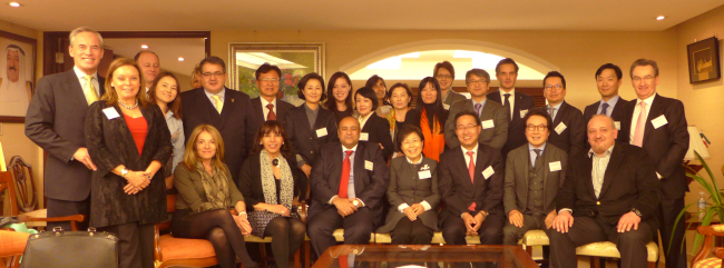 CQ Forum members, including ambassadors, professors, journalists and CEOs, pose for a photo after a lecture on Korea’s “creative economy” at the Kuwaiti Embassy in Seoul last Tuesday. (Joel Lee/The Korea Herald)