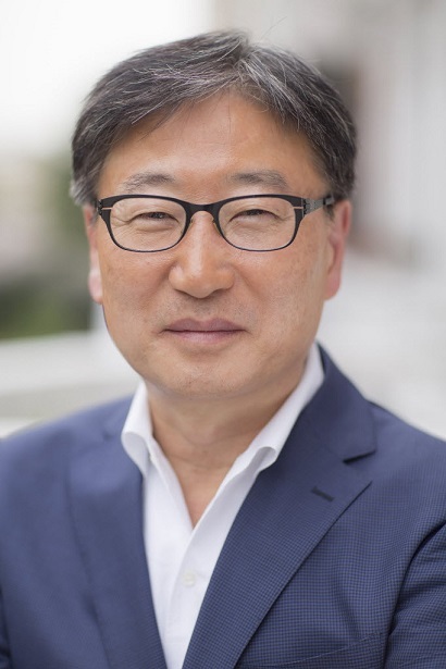 Yoon Boo-keun, chief executive of the consumer electronics business unit (Bloomberg)