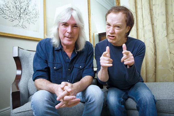 AC/DC bassist Cliff Williams (left) and guitarist Angus Young pose in promotion of their album “Rock or Bust” in New York, Nov. 13. (AP-Yonhap)