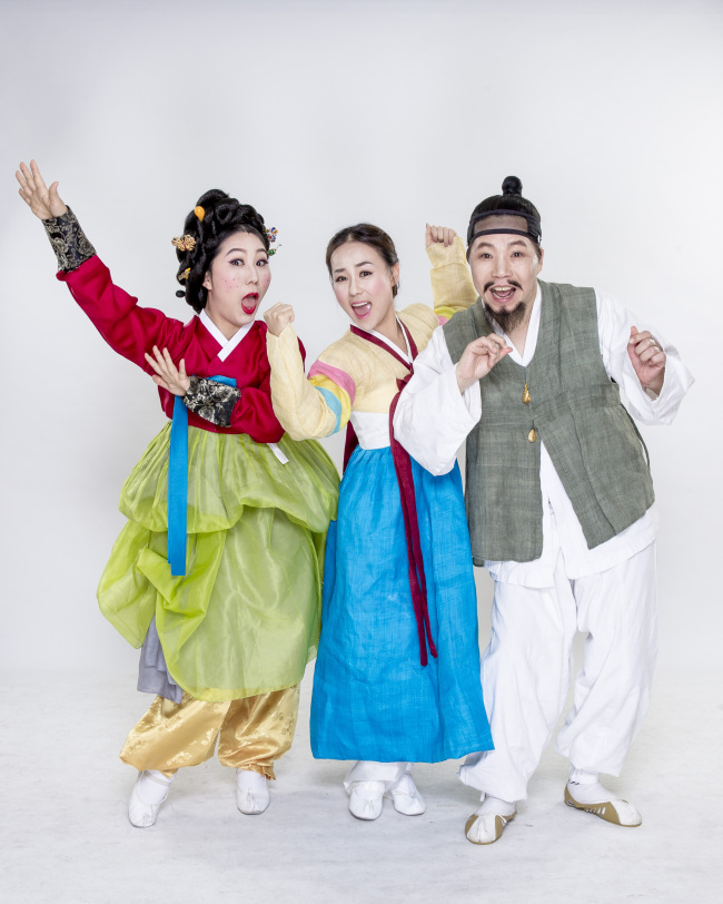 Cast members of “Here Comes Shimcheong.” (National Theater of Korea)