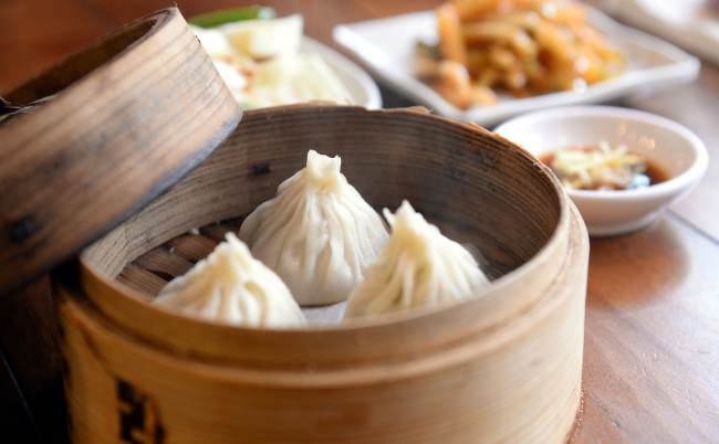 Jooo’s xiaolongbao features a chicken-based broth and sweet pork filling and delicate handmade gossamer-thin wrappers. (Ahn Hoon/The Korea Herald)