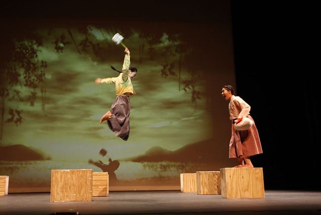 A scene from the play “Bongsunhwa” (Seoul Metropolitan Theatre)