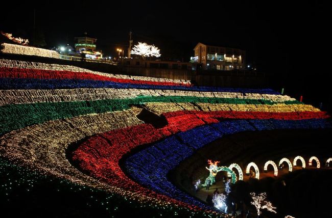 The Boseong tea plantation sparkles with light decorations during the previous Festival of Light. (Festival of Light)