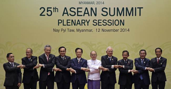 Leaders of Association of Southeast Asian Nations pose for a group photo during the plenary session of the 25th ASEAN summit at Myanmar International Convention Center in Naypyitaw, Myanmar, Nov 12. (AP-Yonhap)