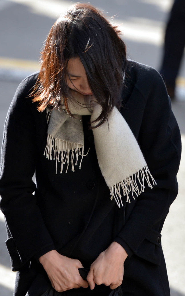 Cho Hyun-ah, a former vice president of Korean Air Lines Co., arrives for questioning over the “nut rage” incident at Seoul Western Prosecutors’ Office in Seoul on Wednesday. (Kim Myung-sub/The Korea Herald)