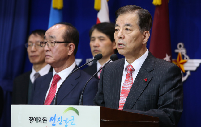 Defense Minister Han Min-koo announces measures to reform culture in the military during a news conference on Thursday. (Yonhap)