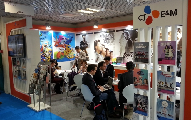 A Korean TV program provider showcases entertainment content during MIPCOM 2014 in Cannes, France,October. (KCTA)