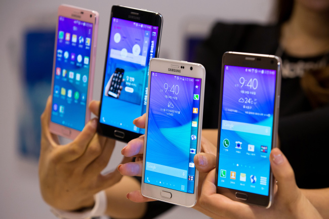 Samsung Electronics’ Galaxy smartphones (Bloomberg)