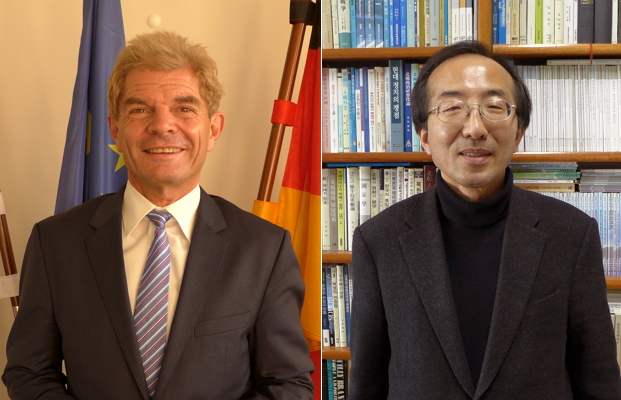 German Ambassador Rolf Mafael (left) and senior researcher Park Young-ho at the Korea Institute for National Unification spoke to The Korea Herald last week about the past, present and future of unification in Germany and Korea. (Joel Lee/The Korea Herald)
