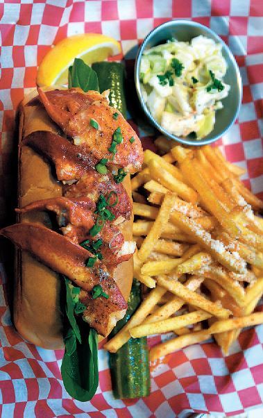 Lobster Shack’s Connecticut-style roll features warm lobster meat seasoned with tarragon, lemon juice, lemon zest and butter swaddled in a housemade roll that has been seared in butter. (Chung Hee-cho/The Korea Herald)