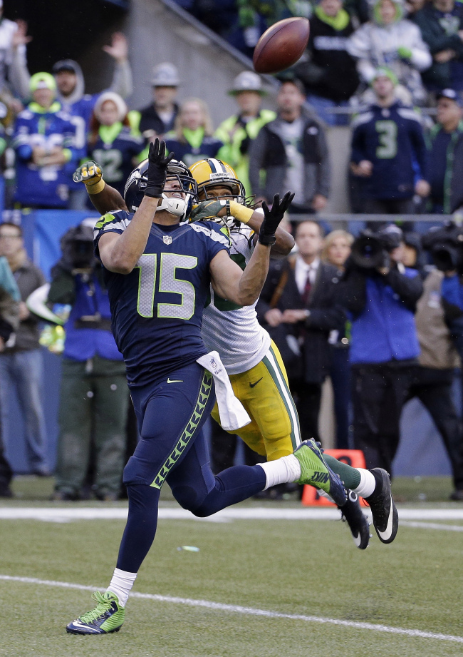 Seahawks receiver Jermaine Kearse catches the game-winning touchdown pass on Sunday. (AP-Yonhap)