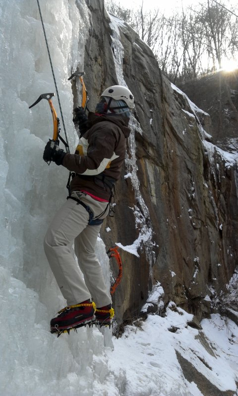 A climber starts her ice climb at Garebi. (IGK Collection)