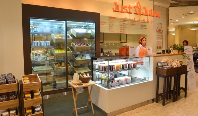 A fresh juice bar run by Organica at a branch of high-end supermarket chain Super Star in southern Seoul. (Organica)