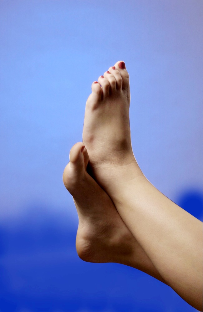 Health experts say people with diabetes must take special care of their feet during the winter to avoid infection and injury. (TNS)