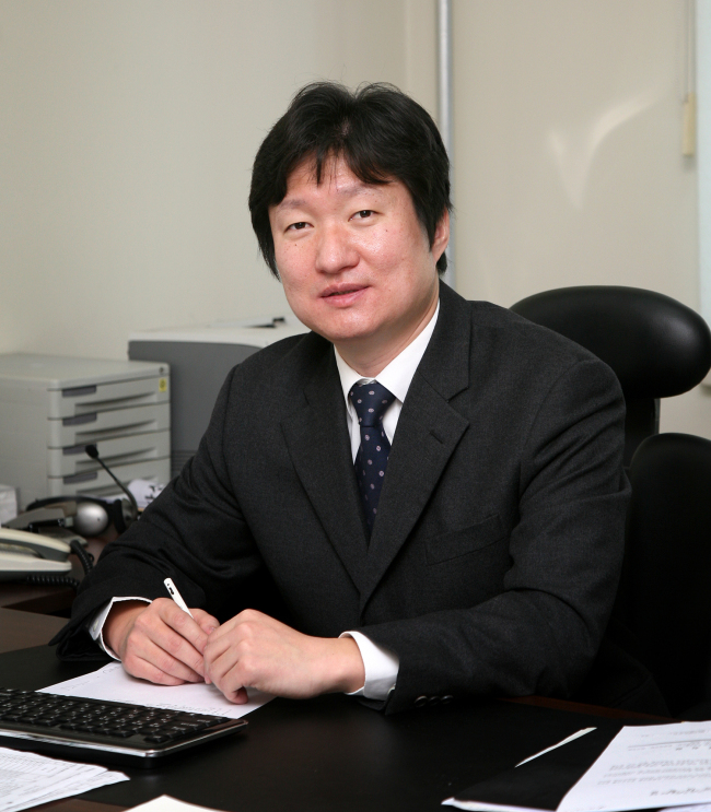 Professor Park Bae-ho of Konkuk University’s Department of Physics