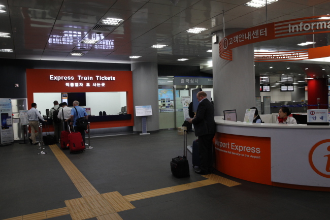 Passengers stand in line for Incheon Airport Railroad Express tickets at the Korea City Air Terminal, located at Seoul Station. (IAR)