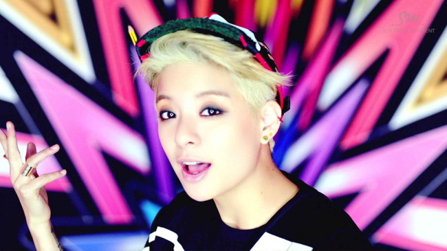 A scene from the music video “Shake That Brass” for Amber’s title track. (SM Entertainment)