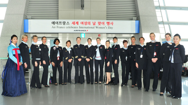 An all-female Air France crew poses at Incheon International Airport on Monday. (Air France)