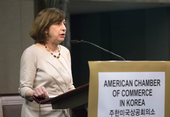 Acting Deputy U.S. Trade Representative Wendy Cutler speaks during a general membership meeting of AMCHAM Korea in Seoul on Monday. (Yonhap)