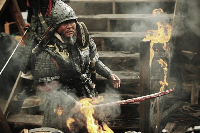 A scene from “Roaring Currents.” (CJ Entertainment)