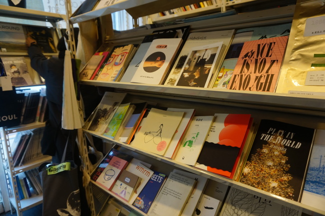 Indie books are displayed on the shelf of Gagarin bookstore in Jongno, central Seoul. (Ahn Sung-mi/The Korea Herald)