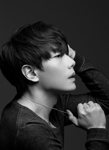 Park Hyo-shin. (Jellyfish Entertainment)