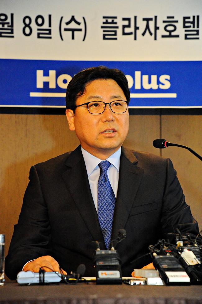 Homeplus CEO Do Sung-hwan speaks at a press conference in Seoul on Wednesday. (Homeplus)