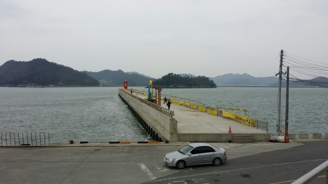 Jindo Harbor. Locals call the harbor by its old name, Paengmok Harbor. (Jeong Hunny/The Korea Herald)