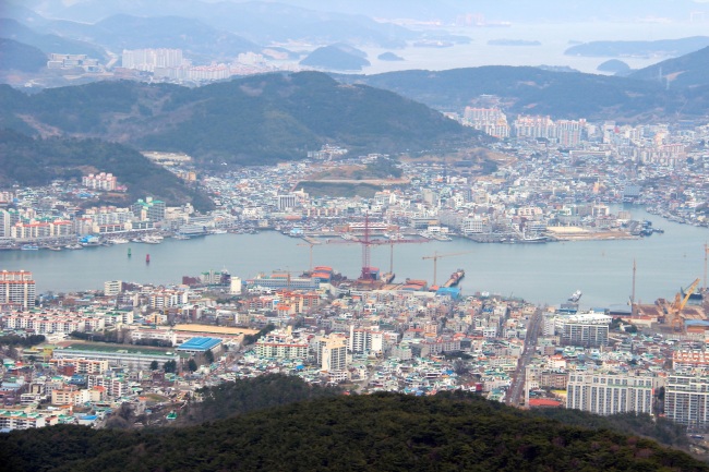 A view of the Tongyeong port-side cityscape from the peak of Mireuksan Mountain