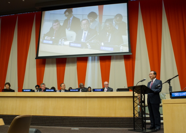 GUOC Secretary General KIM Yoon-suk presents the Universiade Gwangju 2015 at the 2nd International Day of Sport for Development and Peace on April 15 at the UN headquarters.