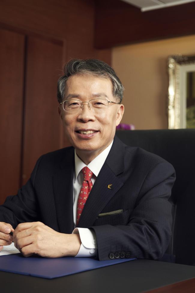 Ex-KEB president Yun Yong-ro