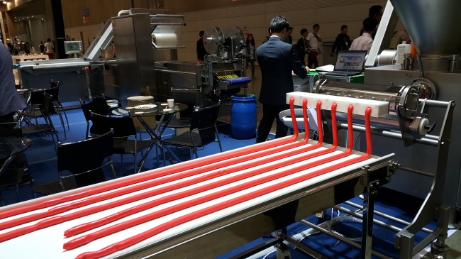 Food processing machine producers participate in Seoul Food 2015 at KINTEX in Gyeonggi Province on May 12. (Chung Joo-won/The Korea Herald)