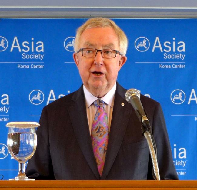 Former Canadian Prime Minister Joe Clark speaks at an event organized by the Asia Society at Lotte Hotel in Seoul on May 14. (Joel Lee/The Korea Herald)