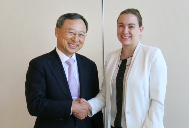 KT CEO Hwang Chang-gyu and French Minister of State for Digital Affairs Axelle Lemaire pose after a meeting in Paris on Wednesday. (KT)