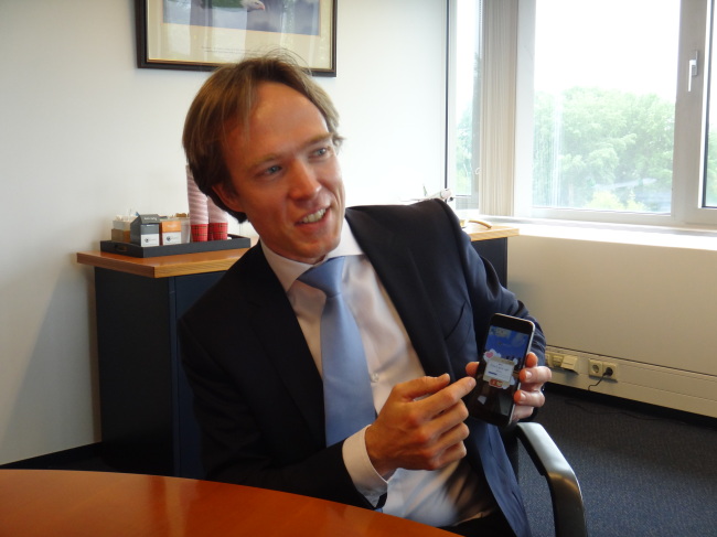Tjalling Smit, senior vice president of e-commerce at Air France KLM, shows the company’s new mobile game, “Jets ― Flying Adventure,” on his smartphone at KLM’s headquarters in Amsterdam, the Netherlands. (KLM)
