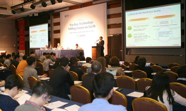 KHNP engineering department head Lee Jong-ho speaks at the World Conference of Science Journalists 2015 in Seoul on Monday. (KHNP)