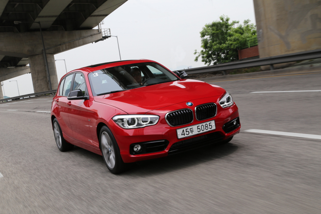 2015 BMW 1-series on a road test. (BMW Korea)