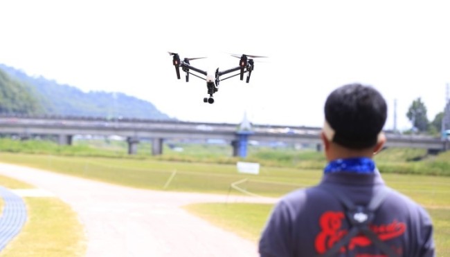A man flies his drone in Paju, Gyeonggi Province. (Phantompro)