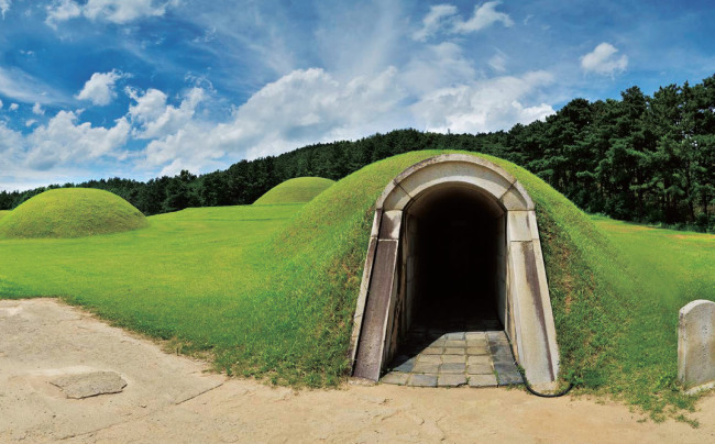 Royal tombs in Neungsan-ri (Cultural Heritage Administration)