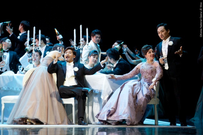 Scene from the Korea National Opera’s past production of Giuseppe Verdi’s “La traviata.” (Korea National Opera)