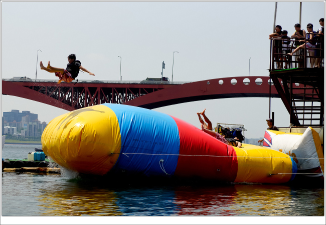A man jumps onto a large-scale blob installed in the Han River near Yeouido Hangang Park. (Seoul Metropolitan Government)