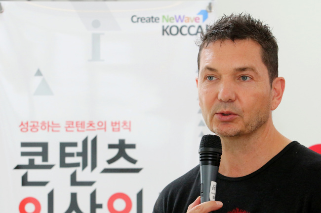 Hollywood TV and film director T.J. Scott speaks during an interview at the Hongik Daehangno Art Center in Seoul on Monday as a guest lecturer for KOCCA‘s “Insight” lecture series this month. (KOCCA)