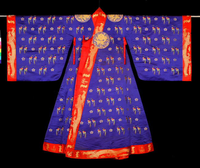 Wedding gown of Empress Consort Sunjeong, 1919 (Seojong University Museum)
